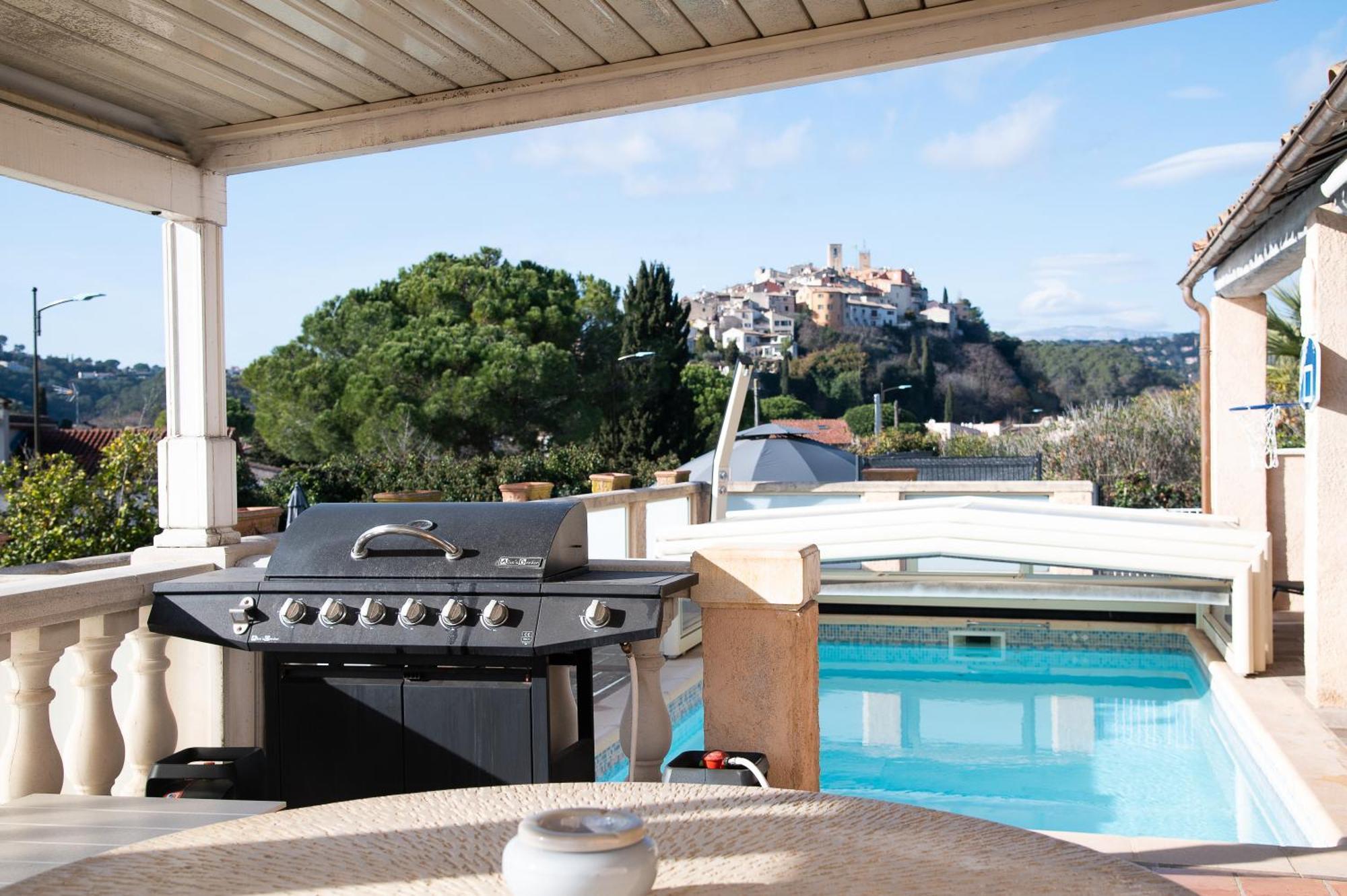 Maison Avec Piscine A Antibes *